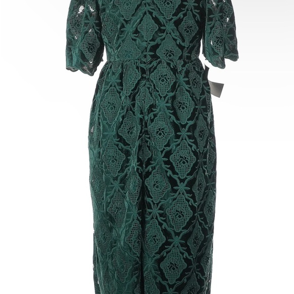 Elegant Green Lace Dress - Picture 2 of 7